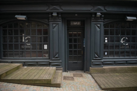 La façade du bar le Chapelier, fermé depuis le 28 octobre 2020